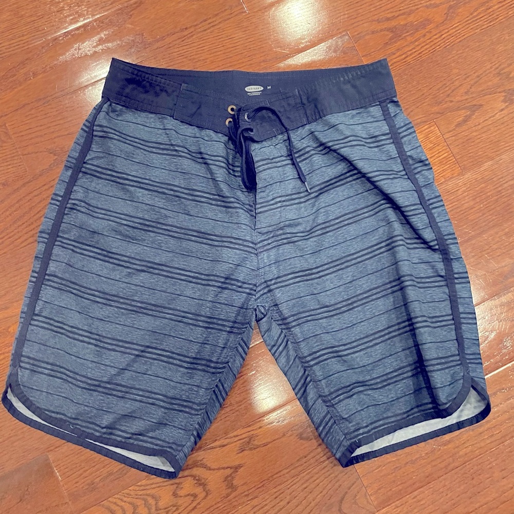 MENS old navy liner less board shorts - size m!